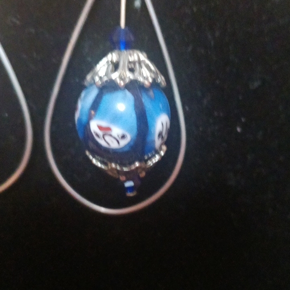 Hand crafted earrings - Picture 2 of 3